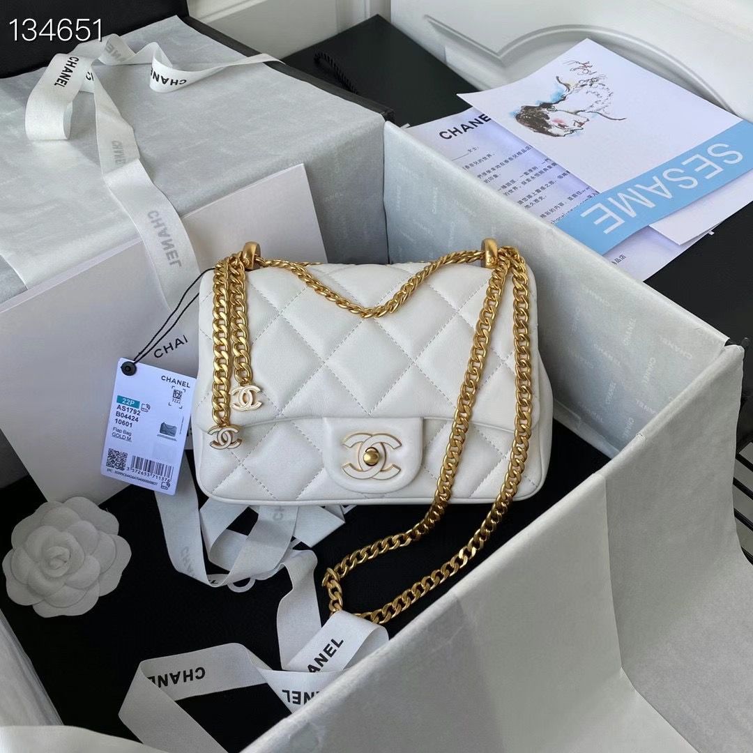 Chanel 19 cm