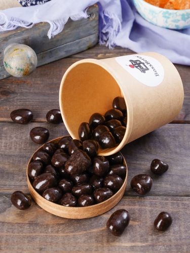 Клубника в темной шоколадной глазури