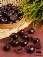 Клубника в темной шоколадной глазури