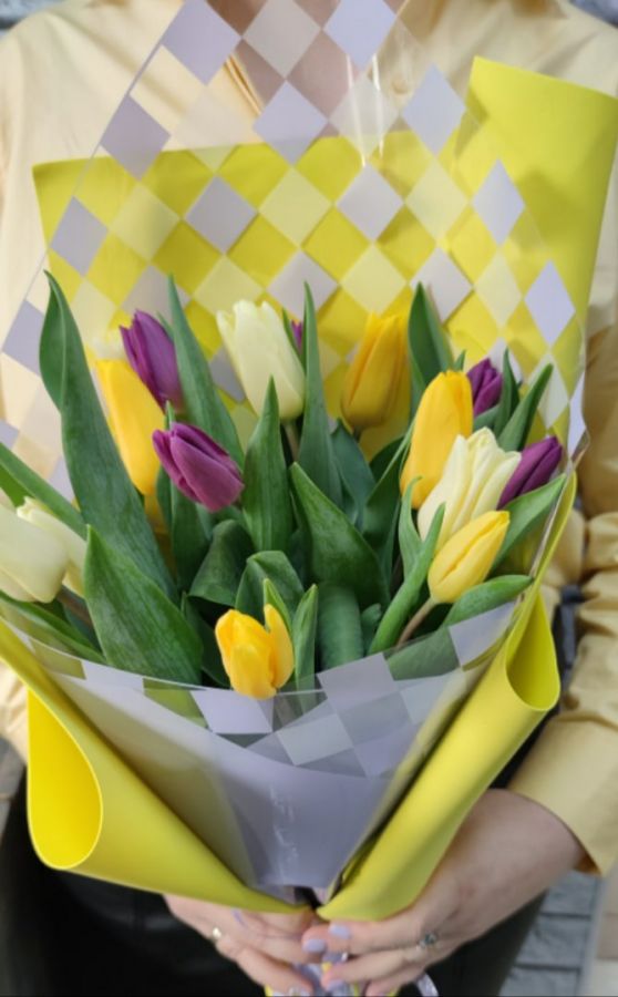 Весенний микс из 15 тюльпанов