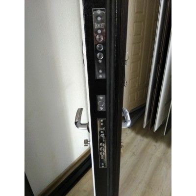 Входная дверь Лабиринт CLASSIC шагрень черная с Зеркалом Максимум Белый софт