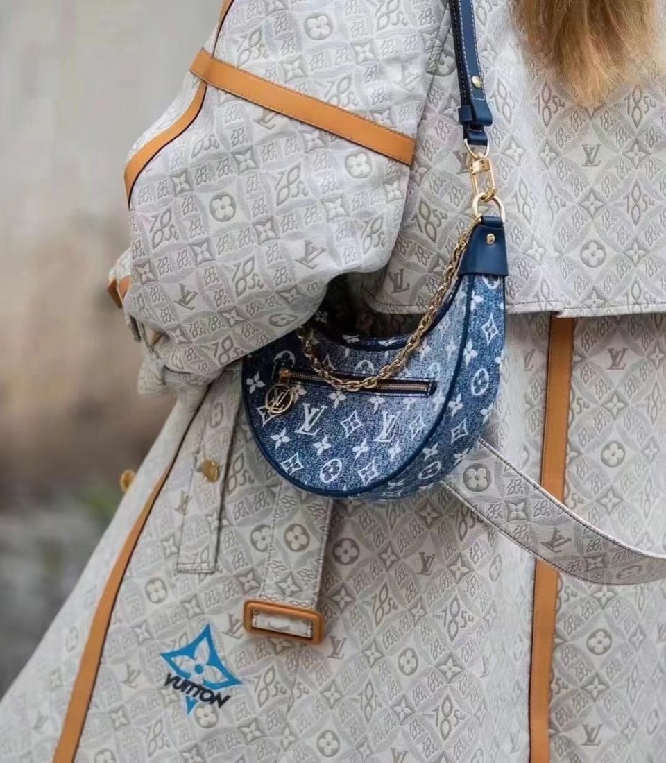 Louis Vuitton Loop 23x13x6 cm