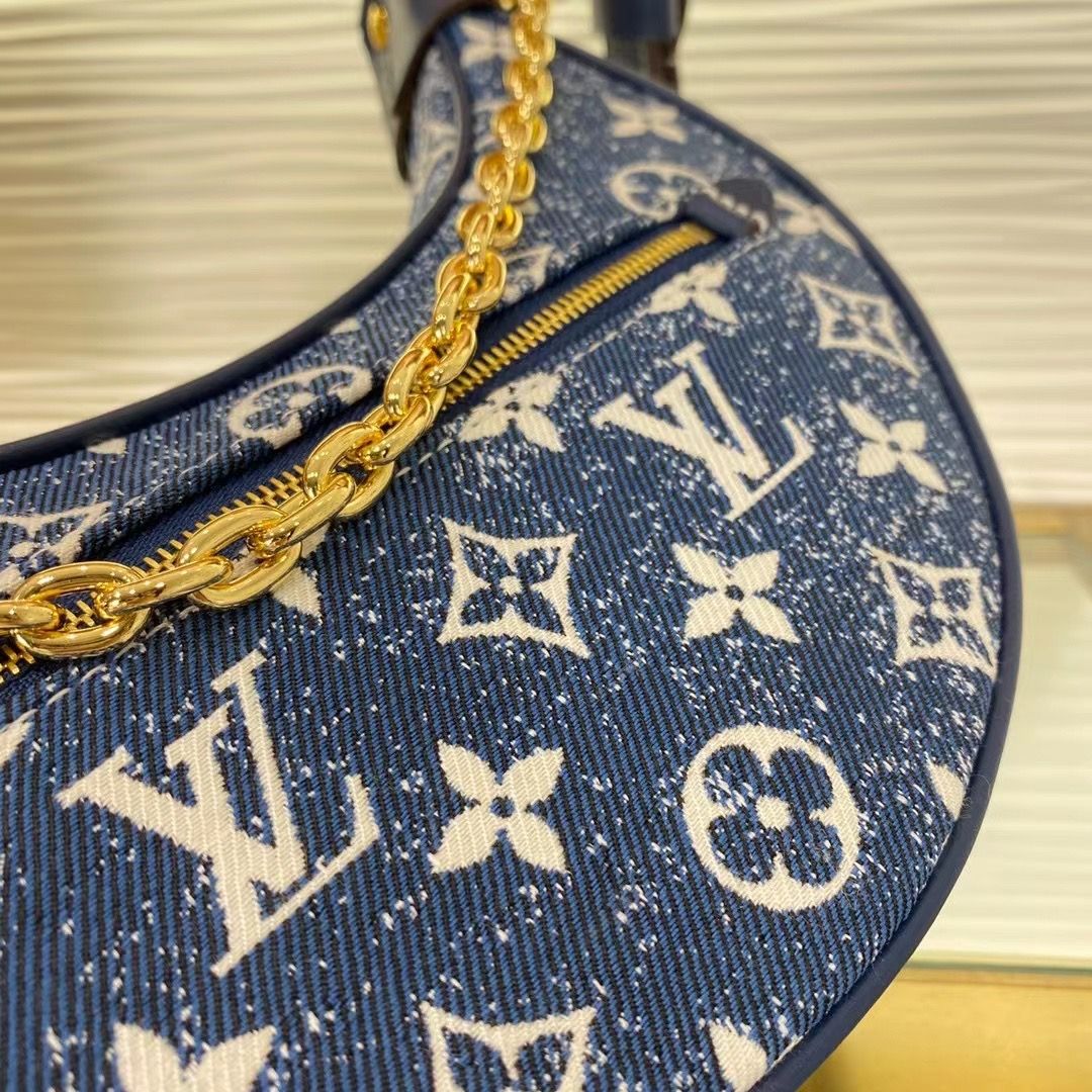 Louis Vuitton Loop 23x13x6 cm