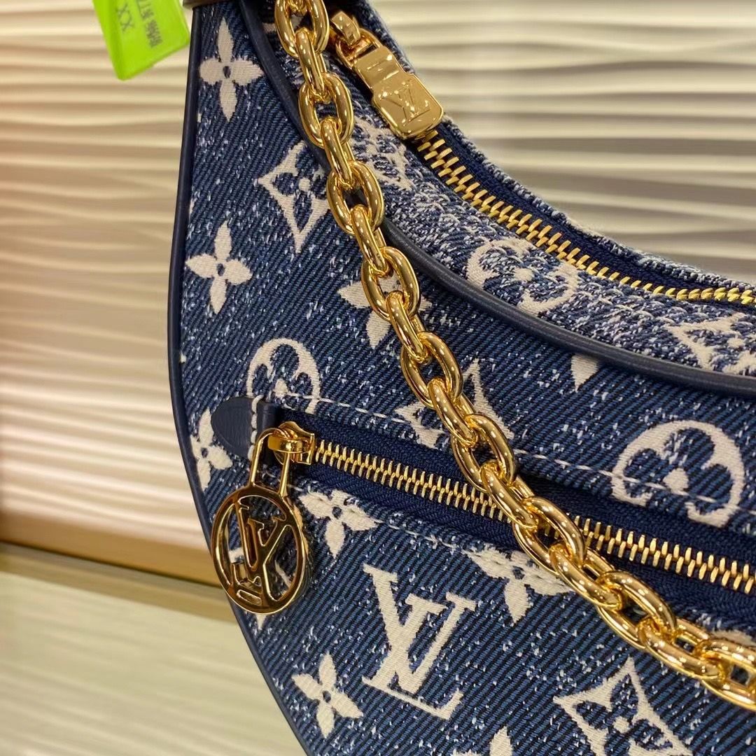 Louis Vuitton Loop 23x13x6 cm