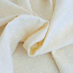 Батист хлопковый с мушками, кремовый 50х35 см