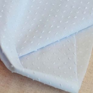 Батист хлопковый с мушками, нежно-голубой 50х35 см