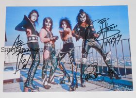 Автографы: Kiss. Пол Стэнли, Джин Симмонс, Питер Крисс, Эйс Фрейли. Редкость