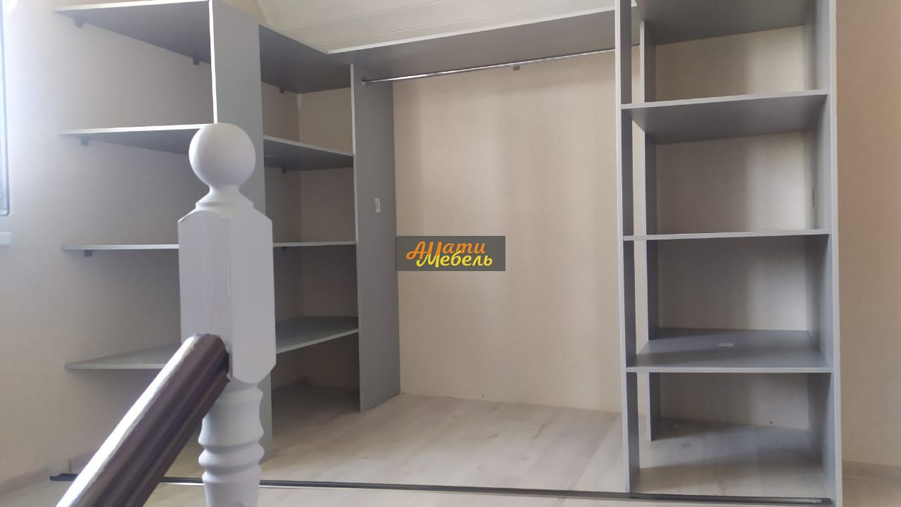 гардеробная под скос крыши по диагонали за 176355.68 ₽