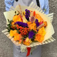 Осенний букет из кенийскиз роз с инжиром