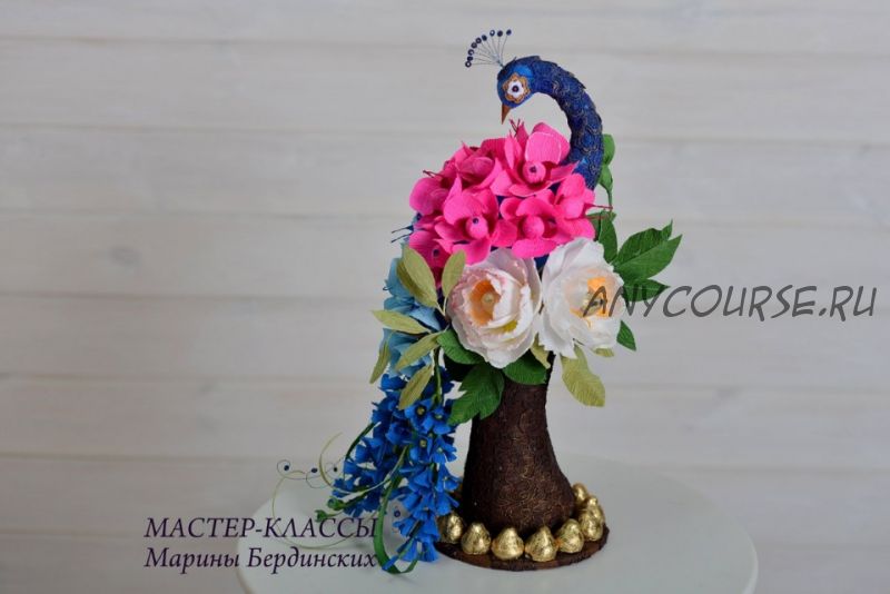 Павлин из гофрированной бумаги с конфетами (Марина Бердинских)