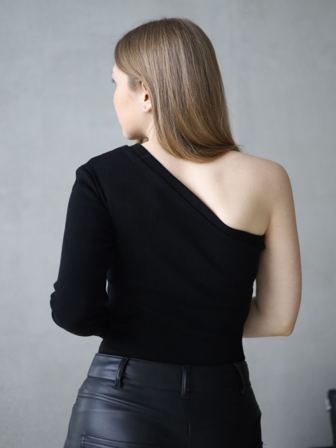 Кофта на одно плечо черная