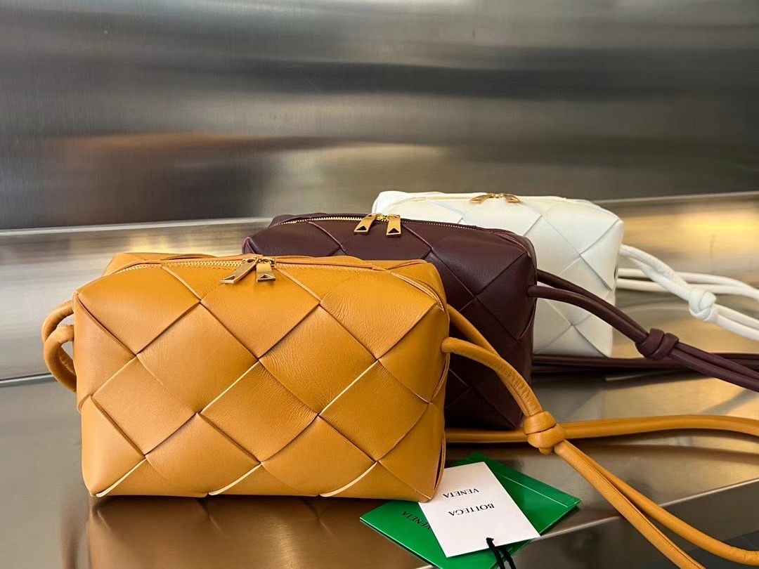 Bottega Veneta 22x14x7,5 cm