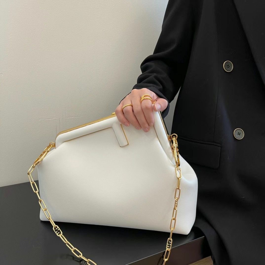 Fendi First Medium 32,5x23,5x15 cm