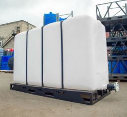 Емкость KR 4000 л полный слив с 1 патрубком 63 мм в обрешетке