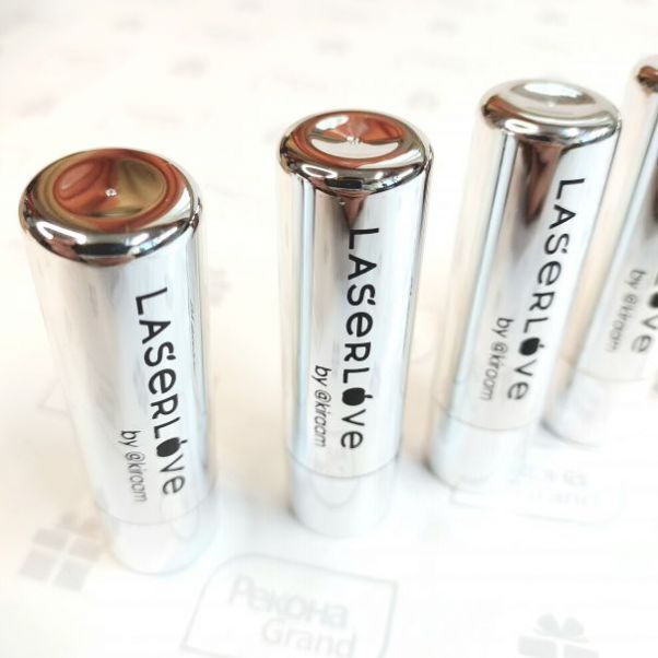 Серебристые помады с логотипом LaseLove