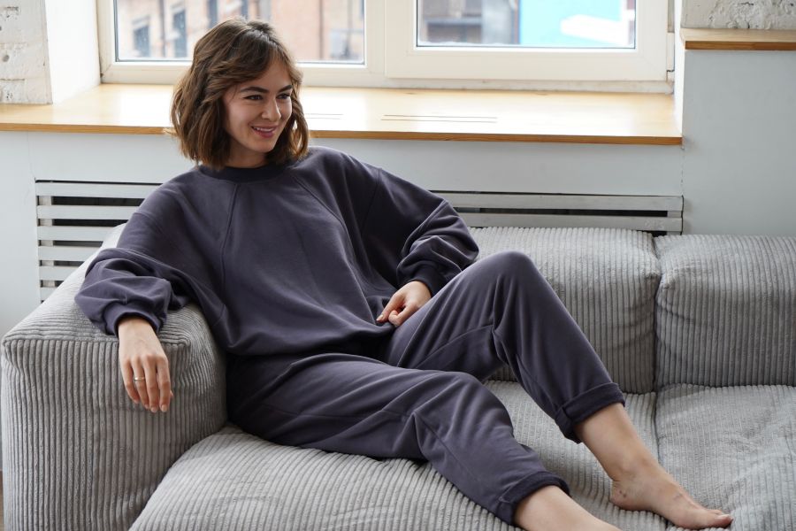 Брюки с защипами графит