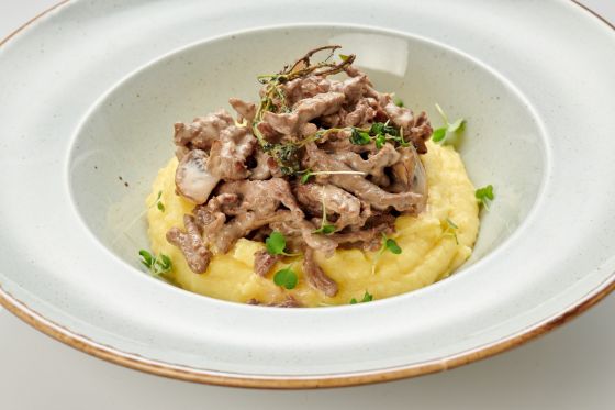 Бефстроганов из говяжьей вырезки