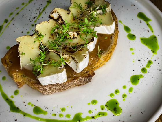 Пинчос с сыром Камамбер