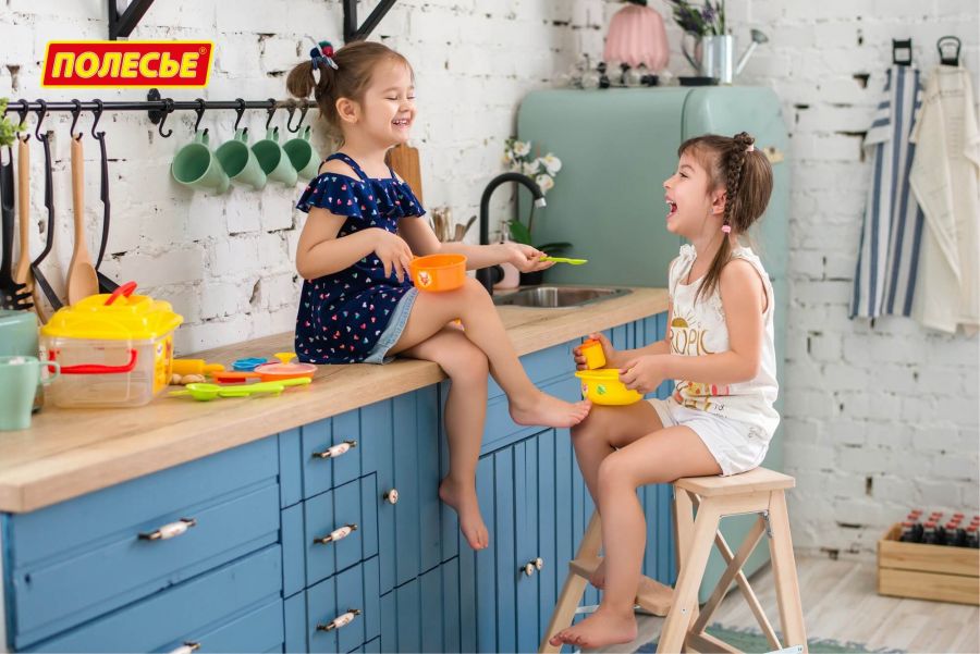 Набор посуды для кукол "ТРИ КОТА" (20 элементов, в контейнере)