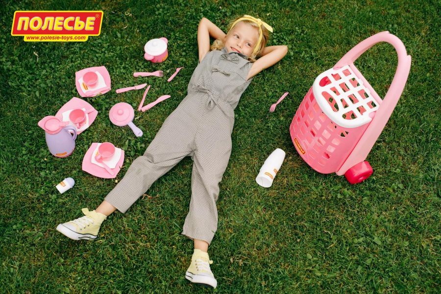 Забавная тележка + набор детской посуды (31 элемент)
