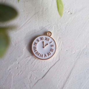 Подвеска металлическая - Часы белые 1,3 см.