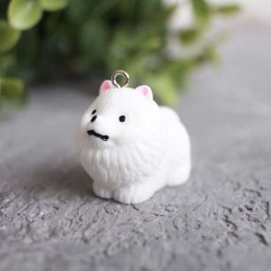 Подвеска собачка белая 3*2*2,5 см.
