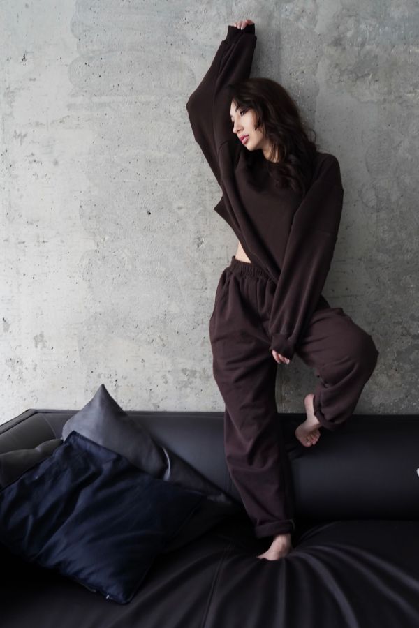 Брюки с защипами шоколад