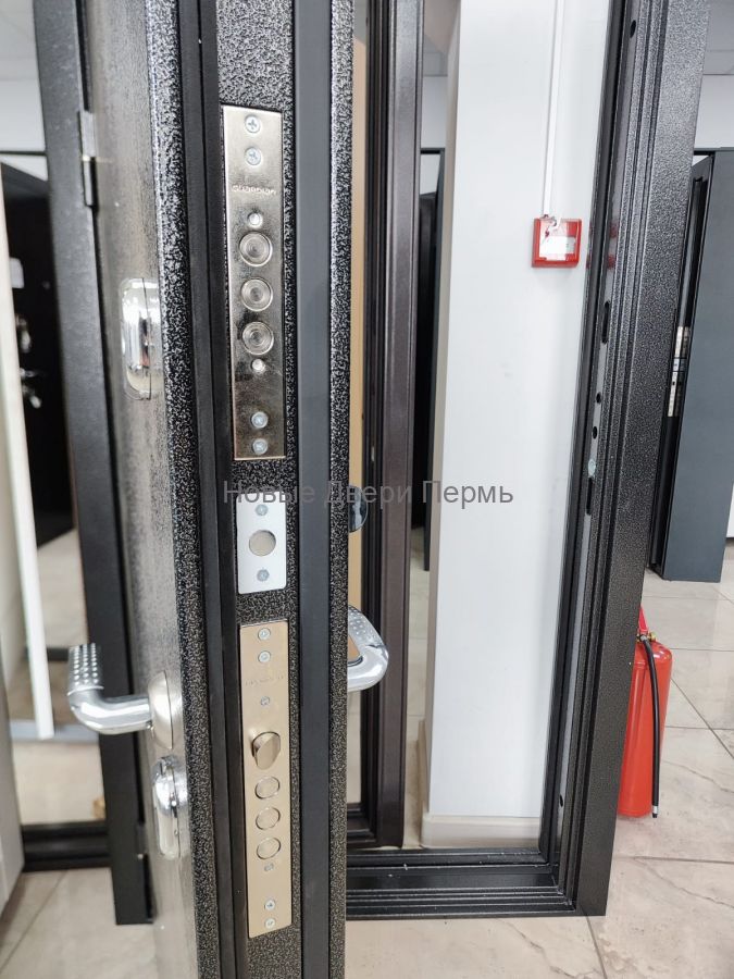 "МОНОЛИТ ТЕПЛО" Антик серебро/Белый софт   уличная дверь с терморазрывом в Перми