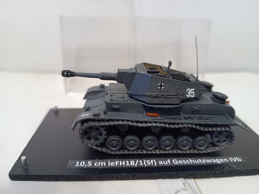 10,5 cm le FH18/1(Sf) auf Geschutzwagen IVb  (1/72)