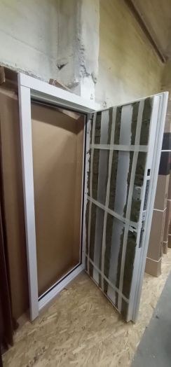 Входная дверь Лабиринт VERSAL 29 Белый софт рельеф