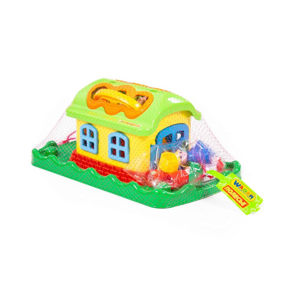 Сказочный домик на лужайке (в сеточке)