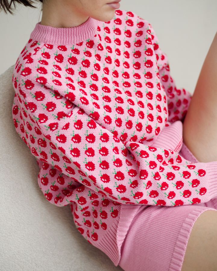 Свитер с вишенками