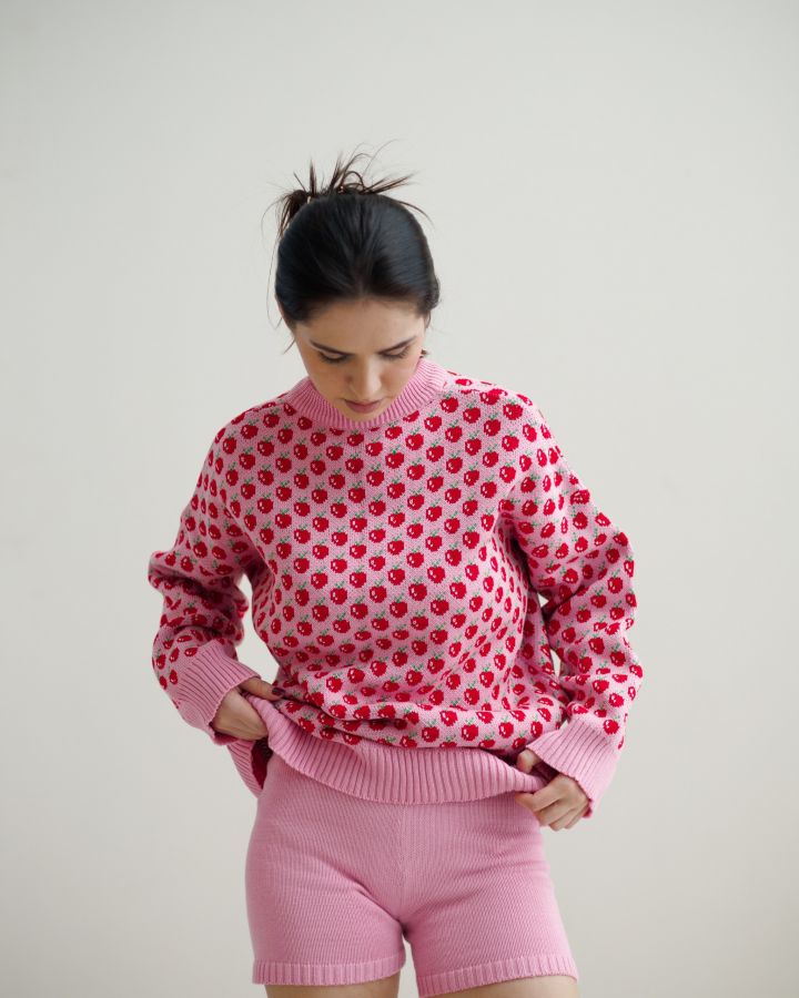 Свитер с вишенками