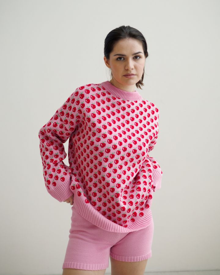 Свитер с вишенками