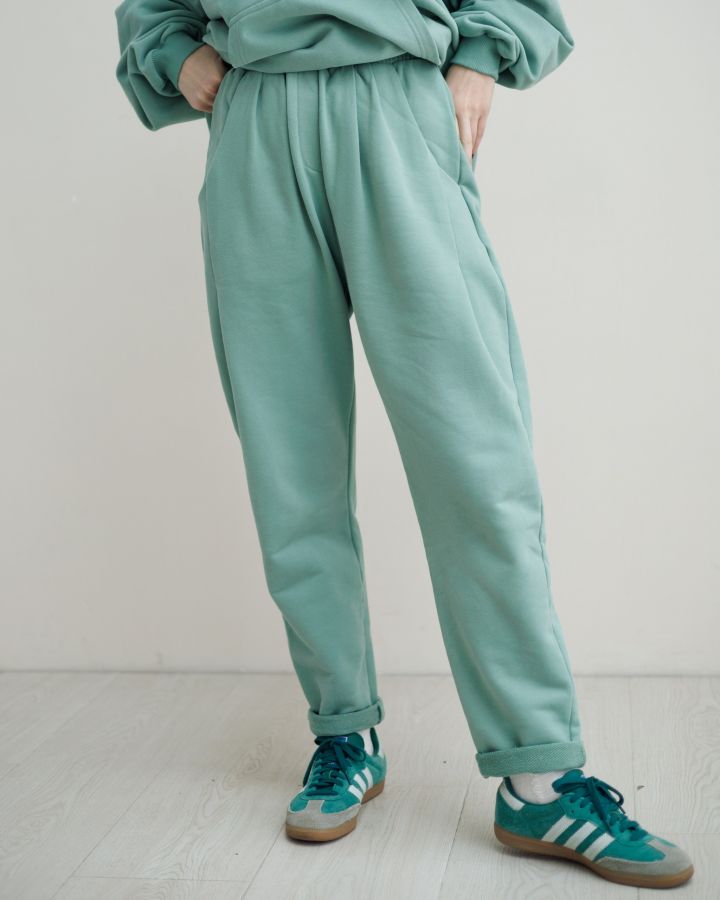 Брюки с защипами полынь