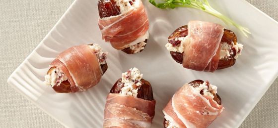 РУЛЕТИК ИЗ КОПЧЕНОЙ СВИНИНЫ С ФИНИКОМ