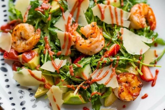 ЦУКИНИ ГРИЛЬ С КРЕВЕТКОЙ И КЕДРОВЫМИ ОРЕХАМИ