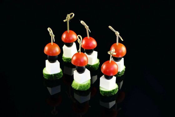 КАНАПЕ ФЕТА С ЧЕРРИ