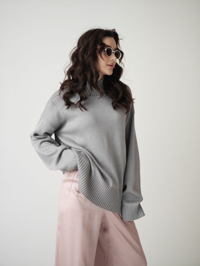 Свитер серый