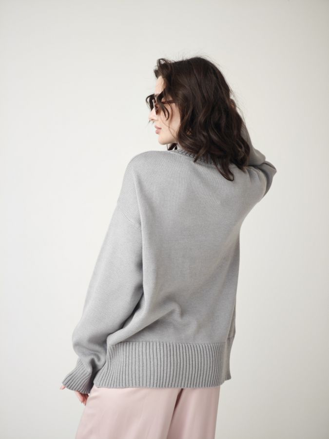 Свитер серый