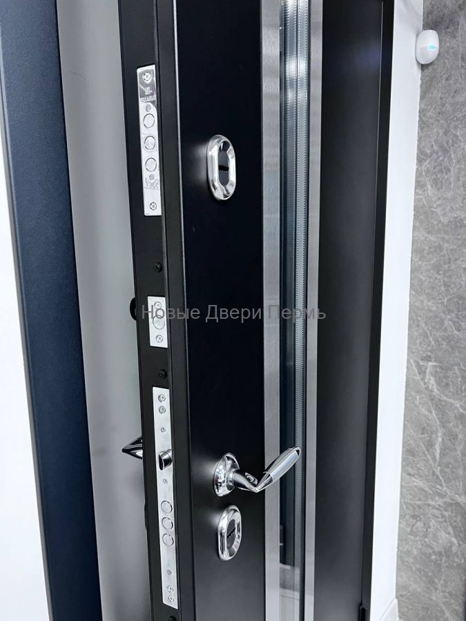 Дверь входная SNEGIR PRO-C MP S60G-30 колоре нероS60G-03 ПВХ Ферро с терморазрывом