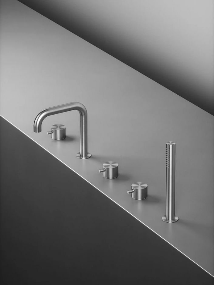 Смеситель на борт ванны Quadro design Source 12 95 с изливом ФОТО