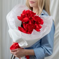 3 французские алые розы