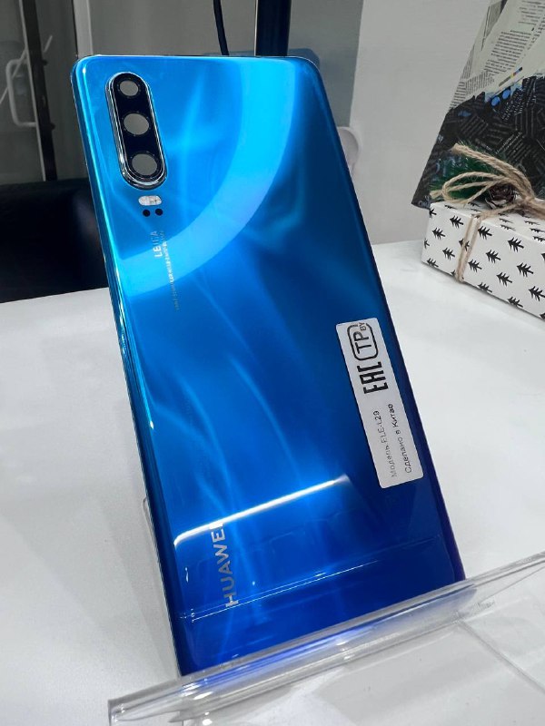 HUAWEI P30 задняя крышка оригинал с разбора голубой