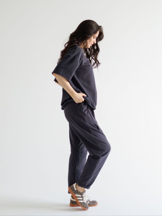 Брюки с защипами графит