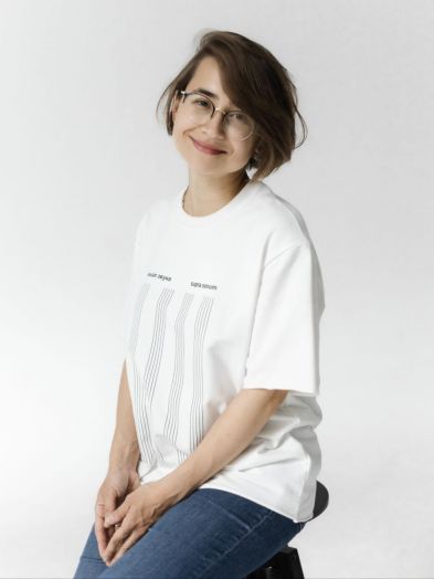 Футболка "Выше звука" молочная