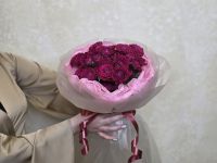 Букет из кустовых красных роз