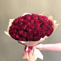 51 красная роза (40см) в упаковке