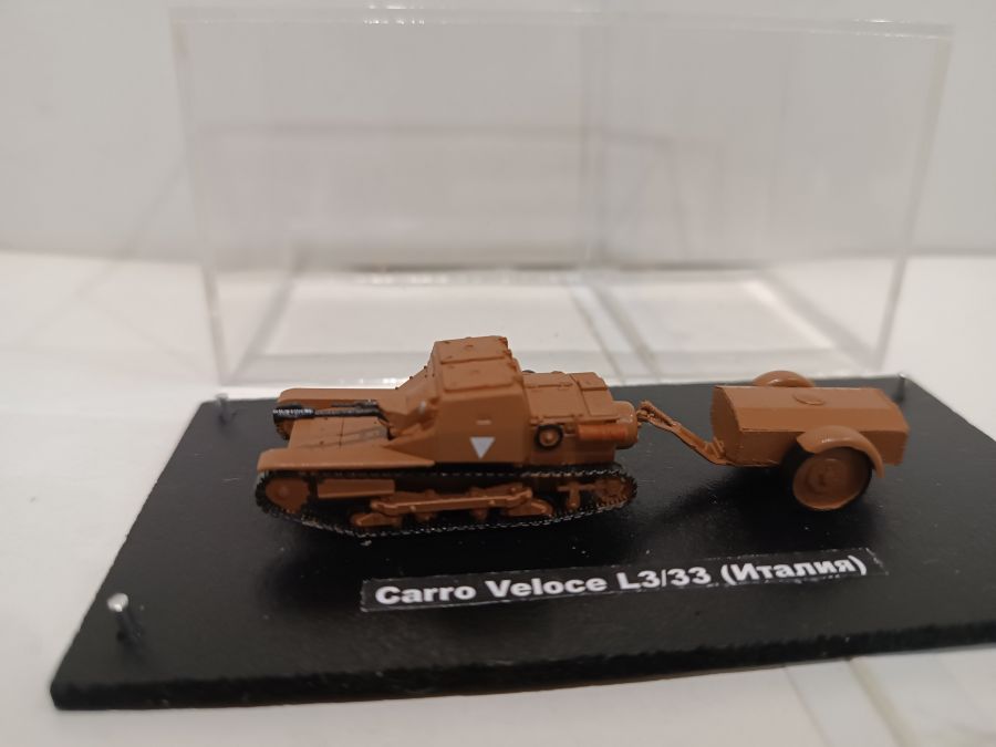 Итальянская огнемётная танкетка Carro Veloce L3/33   (1/72)