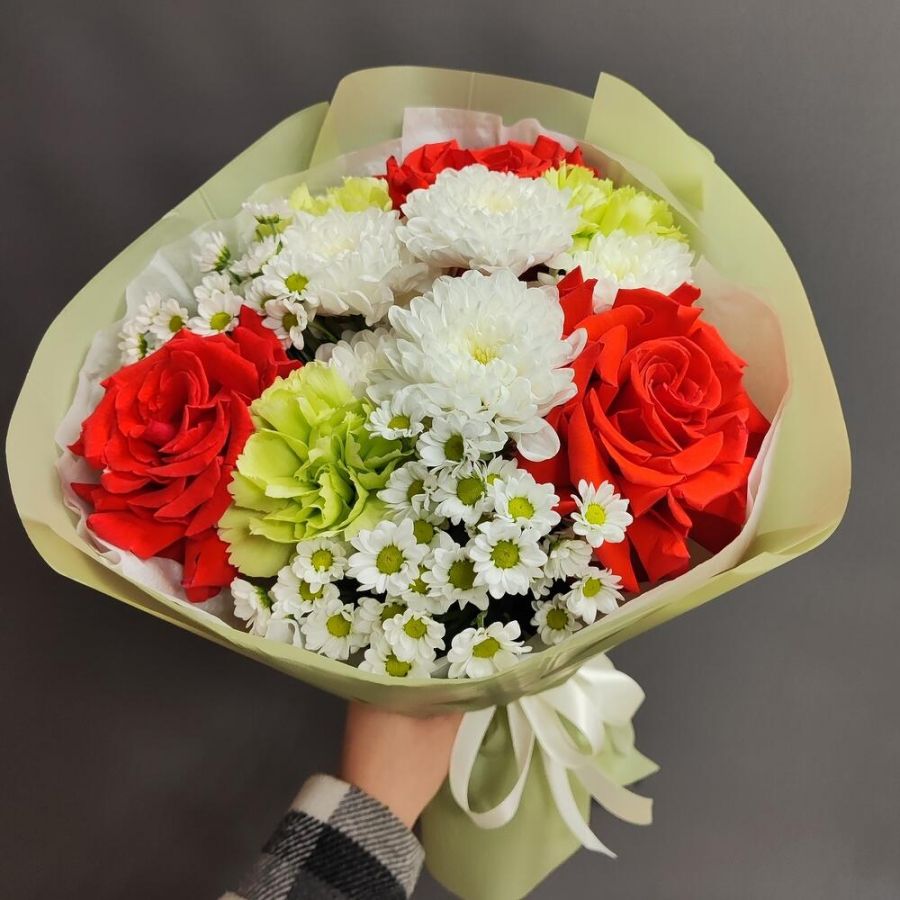 Букет яркий сборный с французскими розами